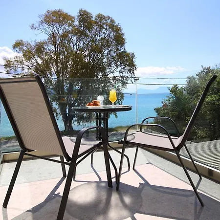 アパートホテル Almyra Seafront 4*