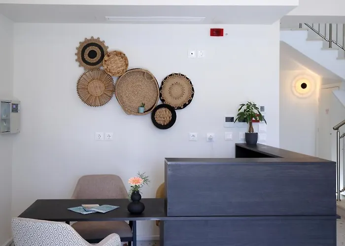 アパートホテル Almyra Seafront 4*