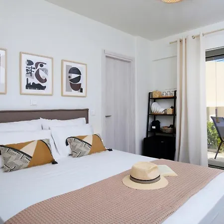 Almyra Seafront Hotel de apartamente Ligia