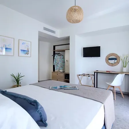 Almyra Seafront Hotel de apartamente Ligia