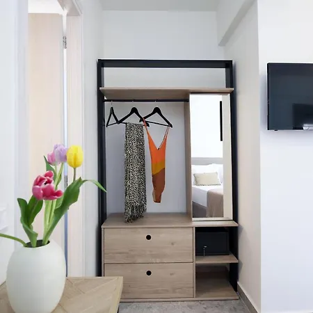 Almyra Seafront Hotel de apartamente Ligia