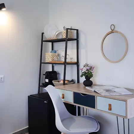 Almyra Seafront Hotel de apartamente Ligia